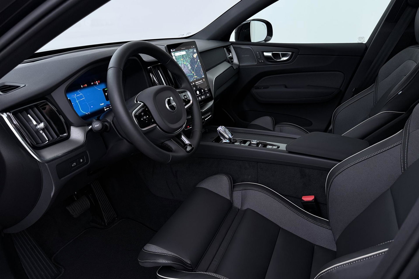 Volvo XC60 T8 Plug-in hybrid Plus Black Edition | ACC | Panoramdak | Head-Up | Trekhaak | Harman/Kardon | 360° Camera | 21 Inch