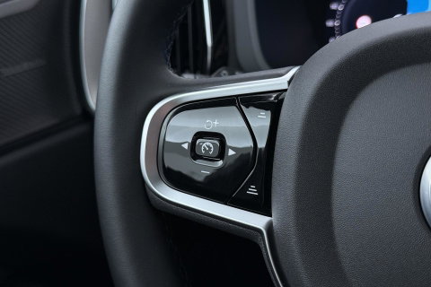 Volvo XC60 T8 Plug-in hybrid Plus Black Edition | ACC | Panoramdak | Head-Up | Trekhaak | Harman/Kardon | 360° Camera | 21 Inch