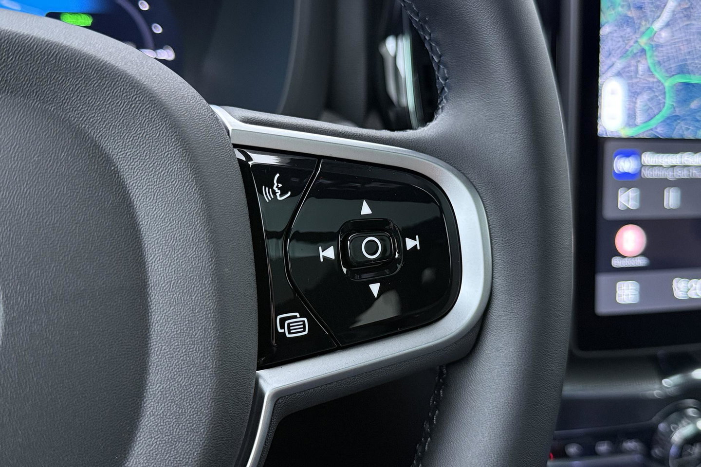 Volvo XC60 T8 Plug-in hybrid Plus Black Edition | ACC | Panoramdak | Head-Up | Trekhaak | Harman/Kardon | 360° Camera | 21 Inch