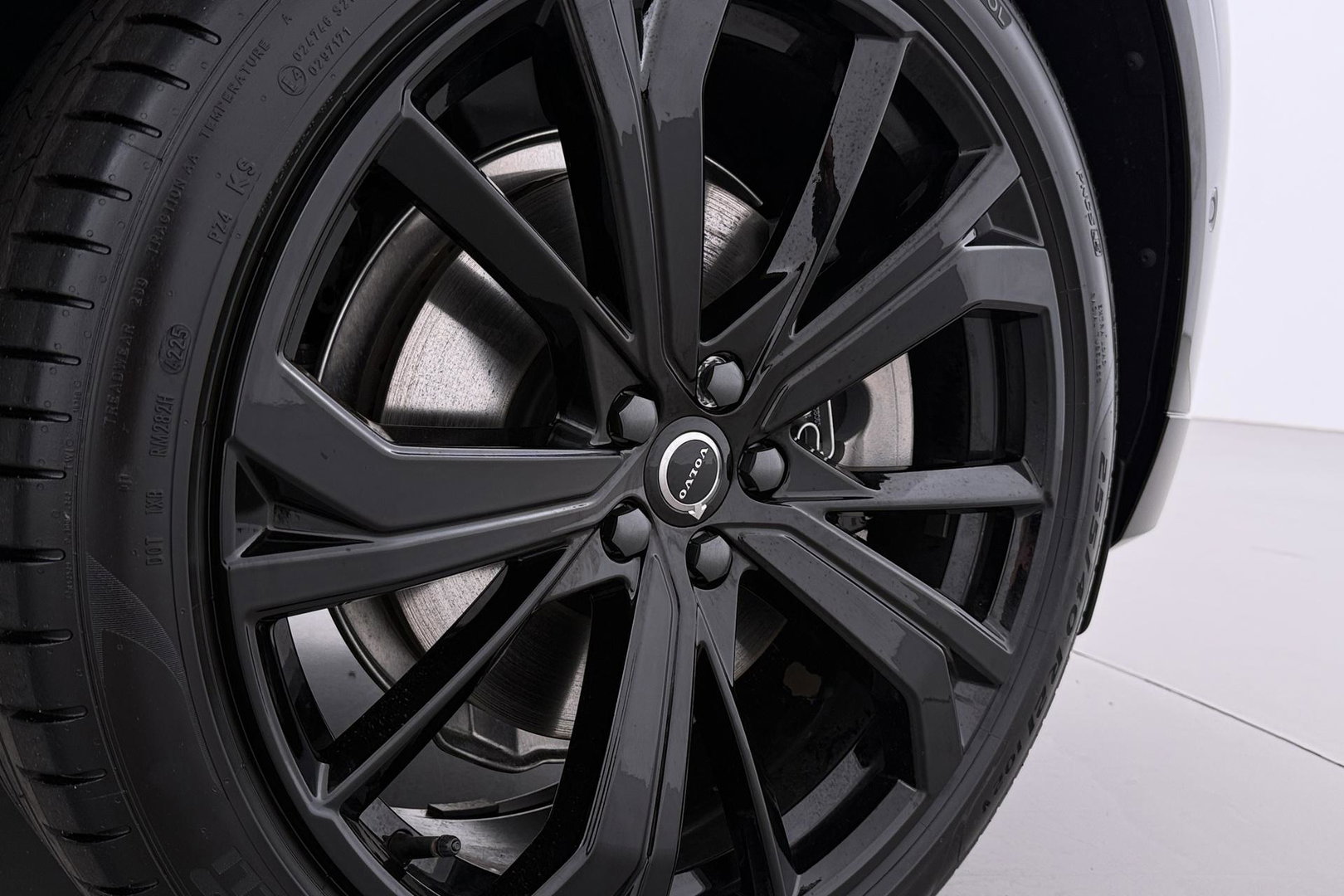 Volvo XC60 T8 Plug-in hybrid Plus Black Edition | ACC | Panoramdak | Head-Up | Trekhaak | Harman/Kardon | 360° Camera | 21 Inch