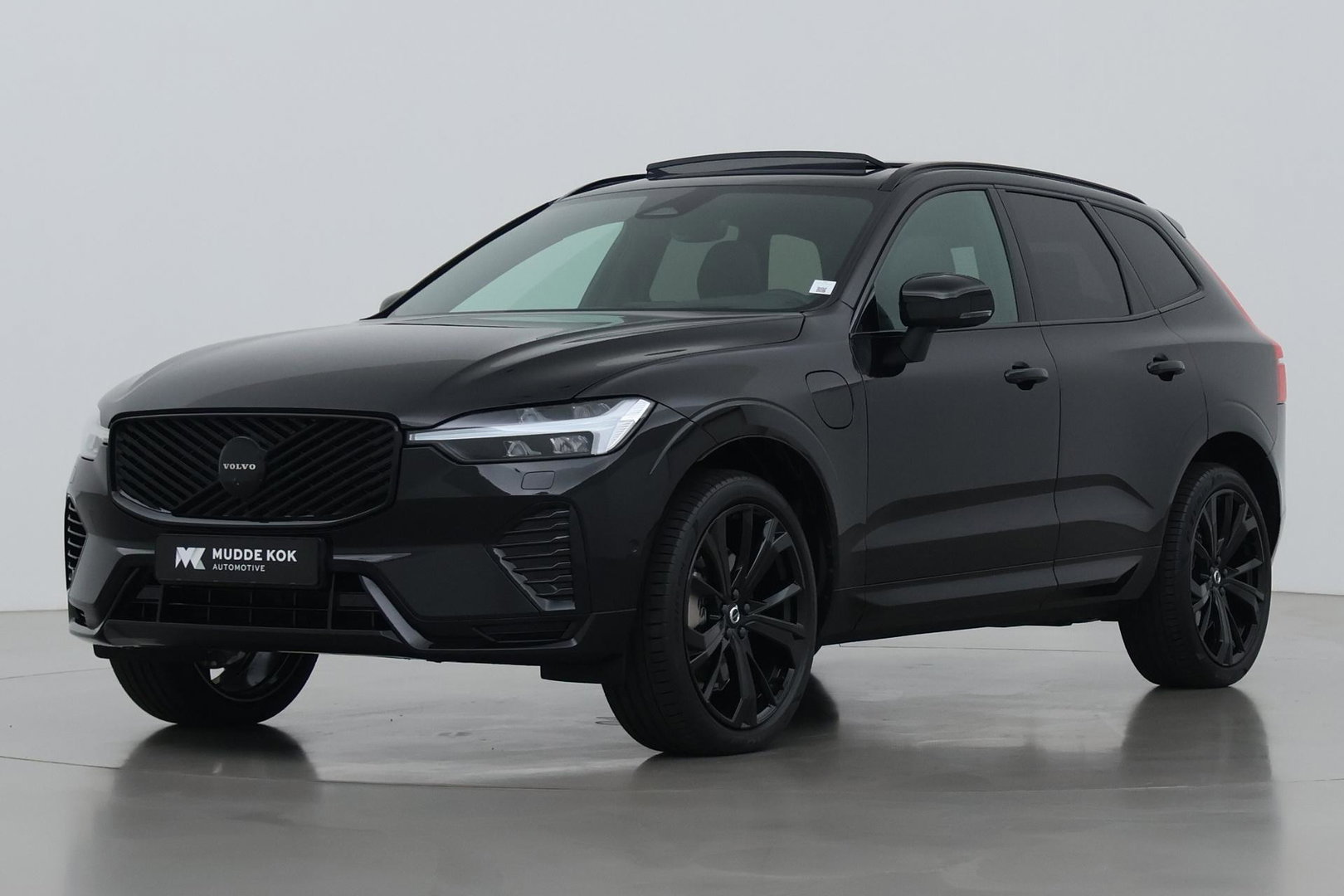 Volvo XC60 T8 Plug-in hybrid Plus Black Edition | ACC | Panoramdak | Head-Up | Trekhaak | Harman/Kardon | 360° Camera | 21 Inch