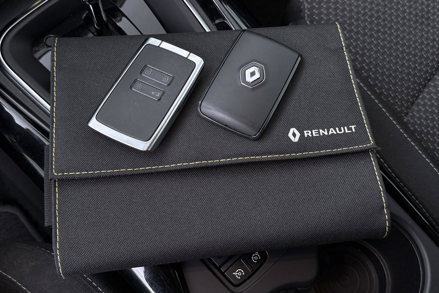 Renault Kadjar 1.3 TCe Limited | Trekhaak | Automaat | Camera | Stoelverwarming | Dodehoekdetectie | Keyless