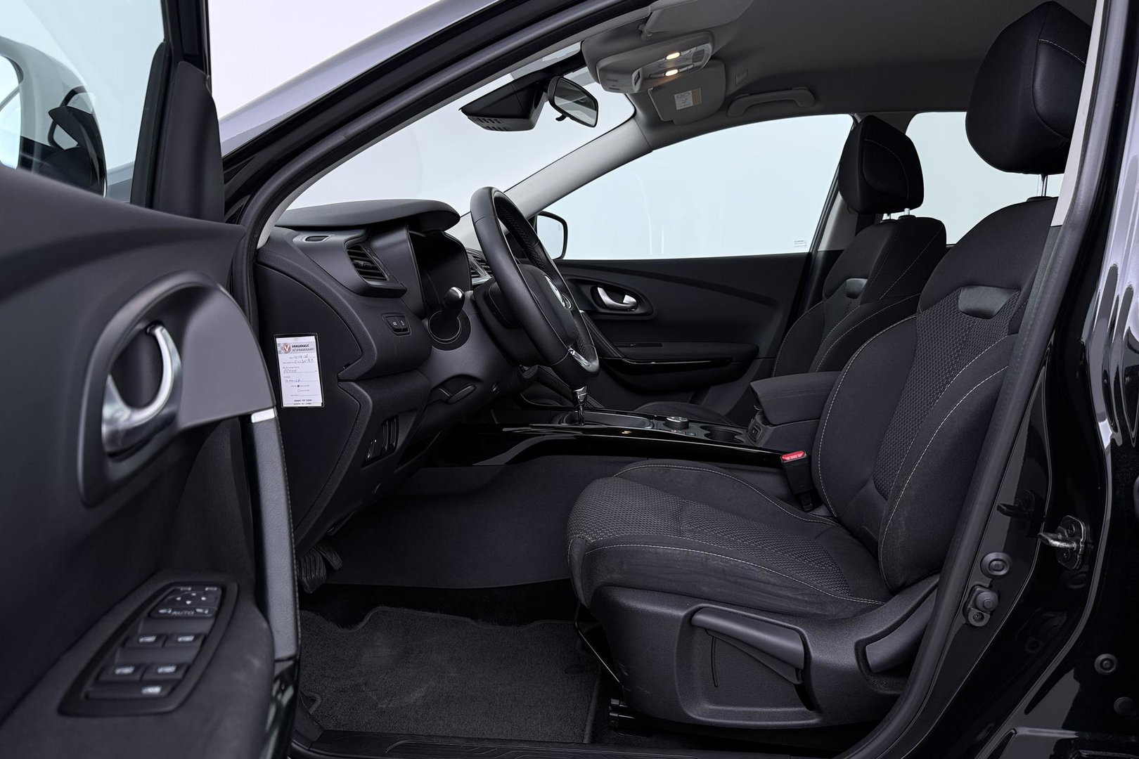 Renault Kadjar 1.3 TCe Limited | Trekhaak | Automaat | Camera | Stoelverwarming | Dodehoekdetectie | Keyless