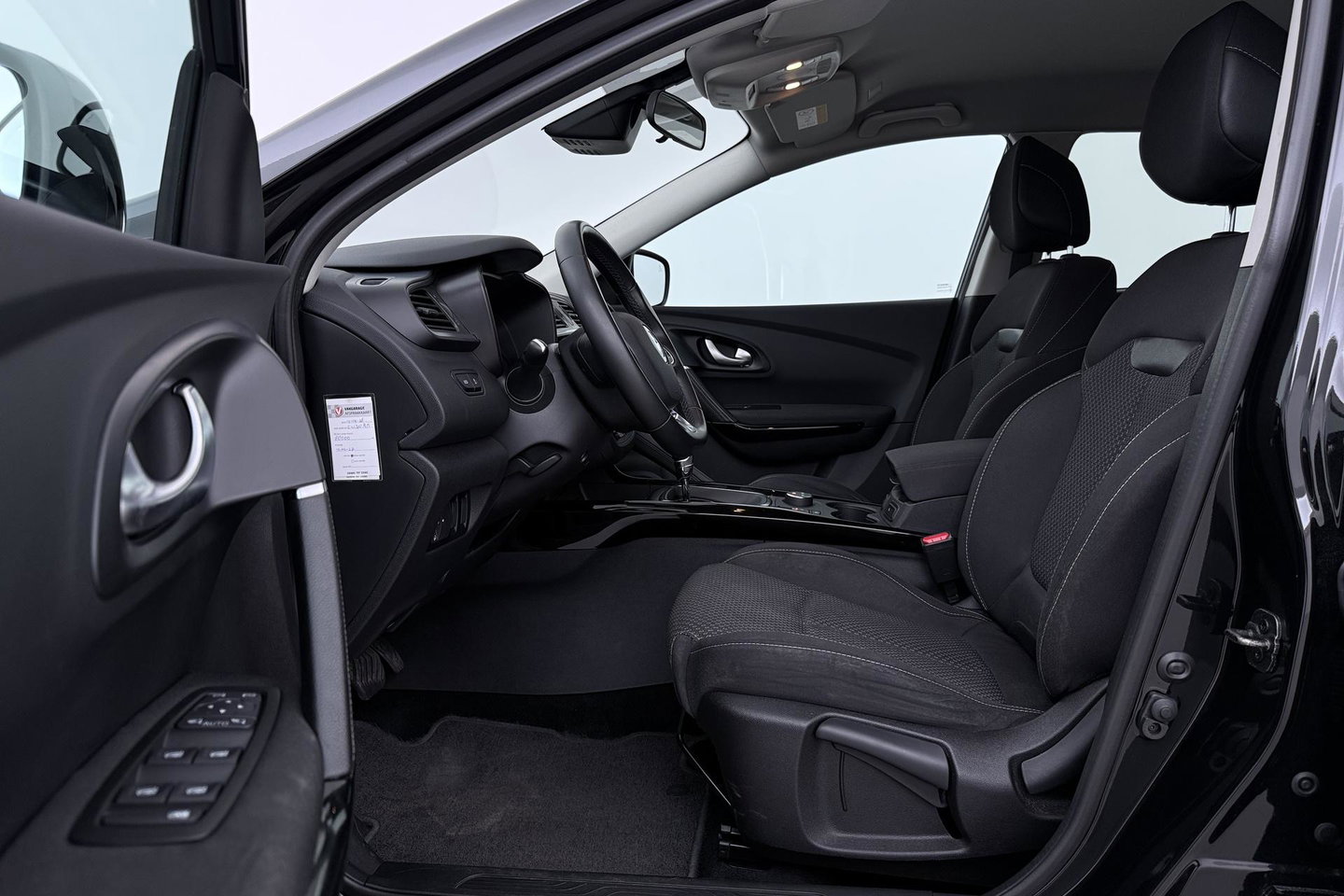 Renault Kadjar 1.3 TCe Limited | Trekhaak | Automaat | Camera | Stoelverwarming | Dodehoekdetectie | Keyless