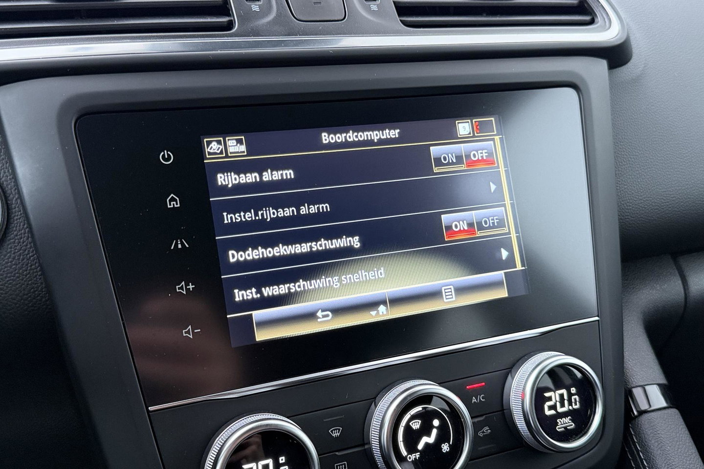 Renault Kadjar 1.3 TCe Limited | Trekhaak | Automaat | Camera | Stoelverwarming | Dodehoekdetectie | Keyless