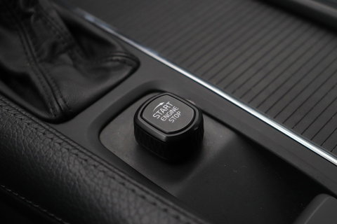 Volvo V90 2.0 T4 Momentum | ACC | Trekhaak | Camera | BLIS | Kinderzitjes | Stoelverwarming | 18 Inch