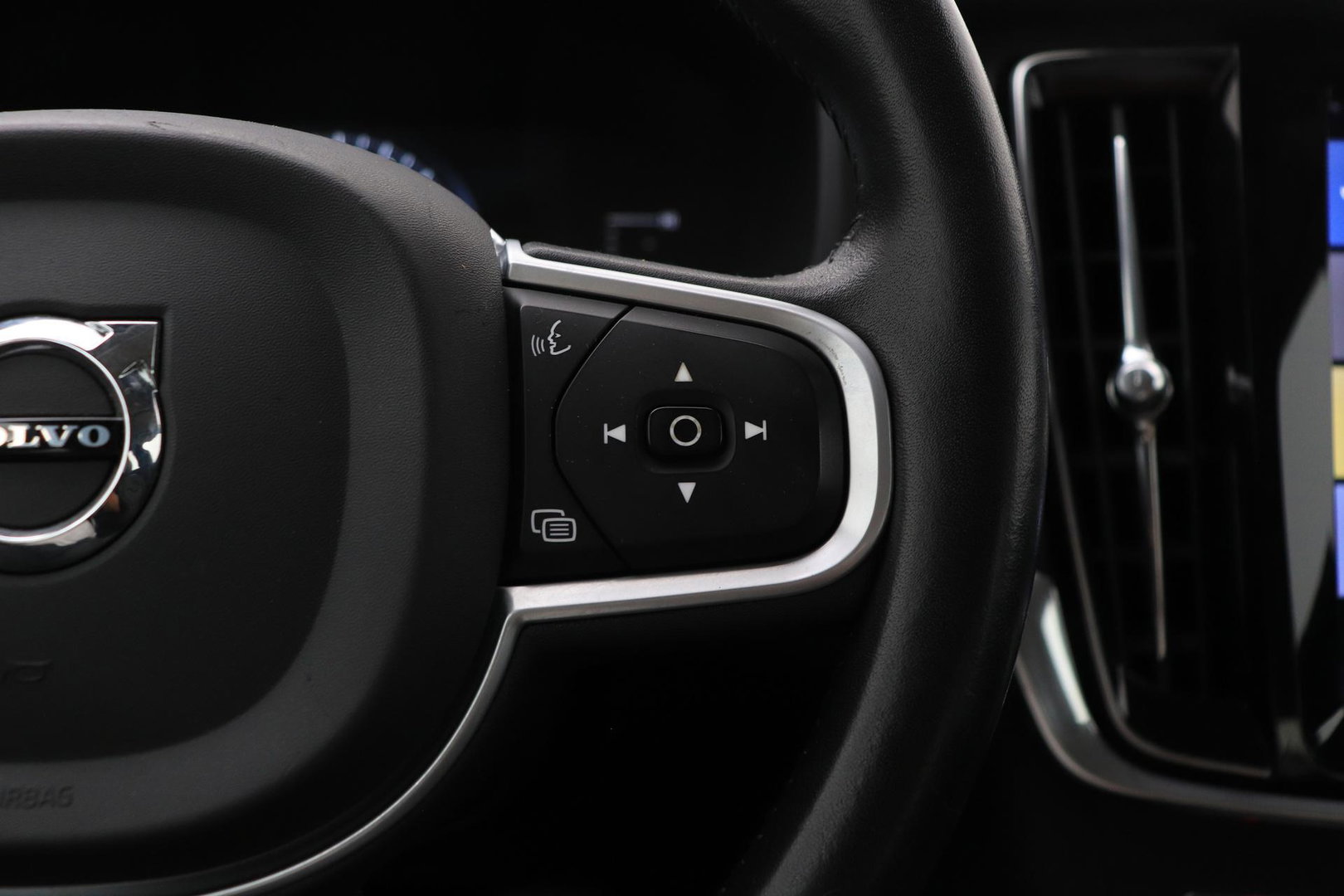 Volvo V90 2.0 T4 Momentum | ACC | Trekhaak | Camera | BLIS | Kinderzitjes | Stoelverwarming | 18 Inch