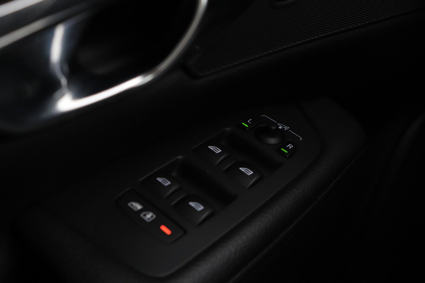 Volvo V90 2.0 T4 Momentum | ACC | Trekhaak | Camera | BLIS | Kinderzitjes | Stoelverwarming | 18 Inch