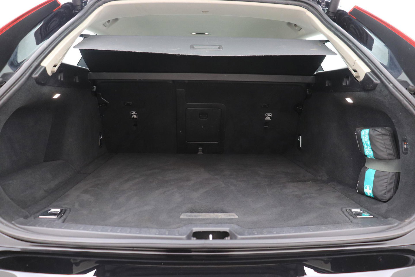Volvo V90 2.0 T4 Momentum | ACC | Trekhaak | Camera | BLIS | Kinderzitjes | Stoelverwarming | 18 Inch