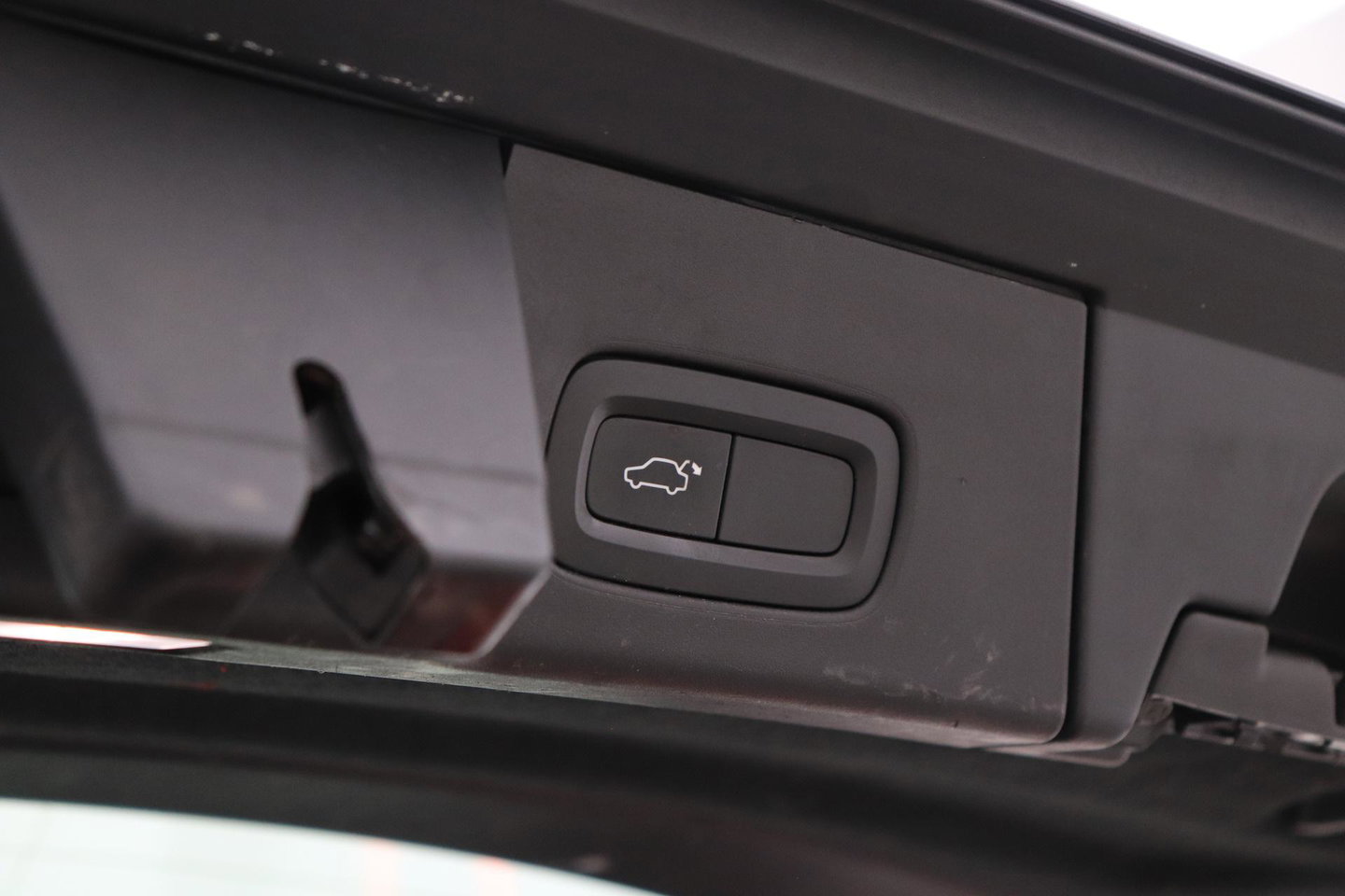 Volvo V90 2.0 T4 Momentum | ACC | Trekhaak | Camera | BLIS | Kinderzitjes | Stoelverwarming | 18 Inch