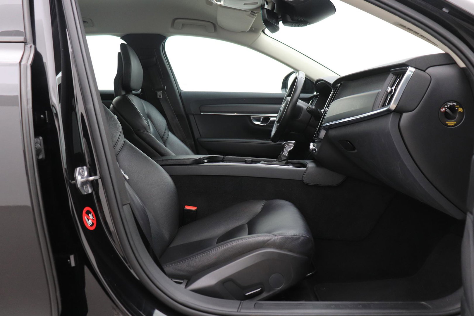 Volvo V90 2.0 T4 Momentum | ACC | Trekhaak | Camera | BLIS | Kinderzitjes | Stoelverwarming | 18 Inch