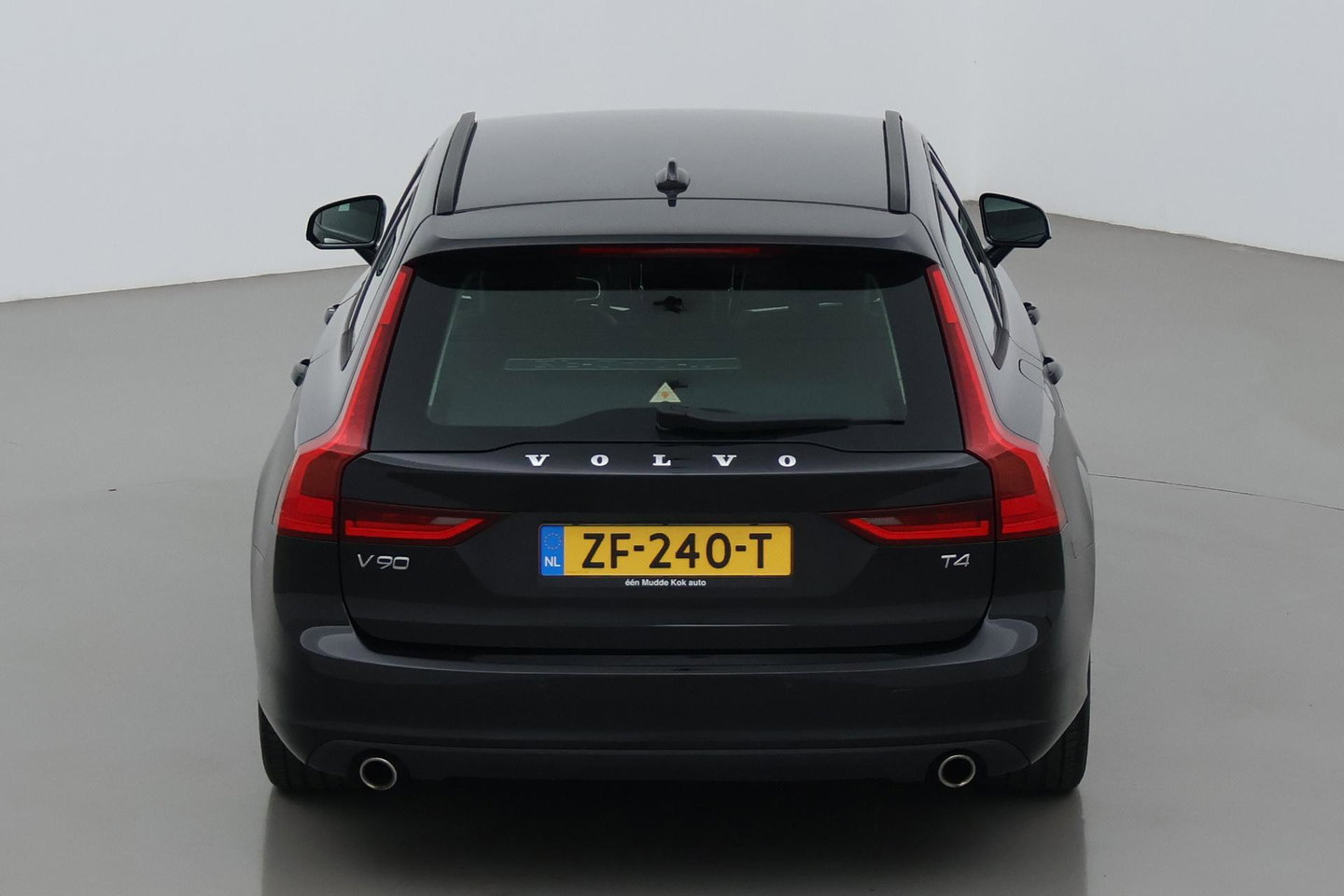 Volvo V90 2.0 T4 Momentum | ACC | Trekhaak | Camera | BLIS | Kinderzitjes | Stoelverwarming | 18 Inch