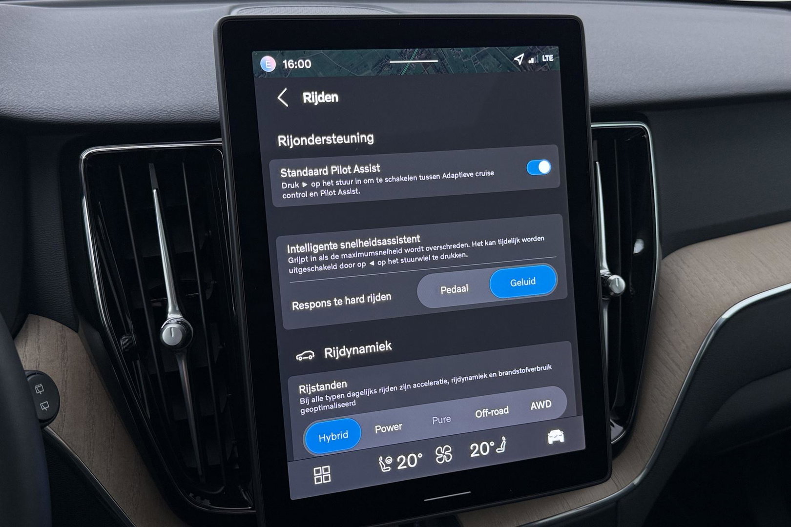 Volvo XC60 2.0 T8 Plug-in hybrid AWD Plus Dark | ACC | Panoramadak | Head-Up | Harman/Kardon | 360° Camera | BLIS