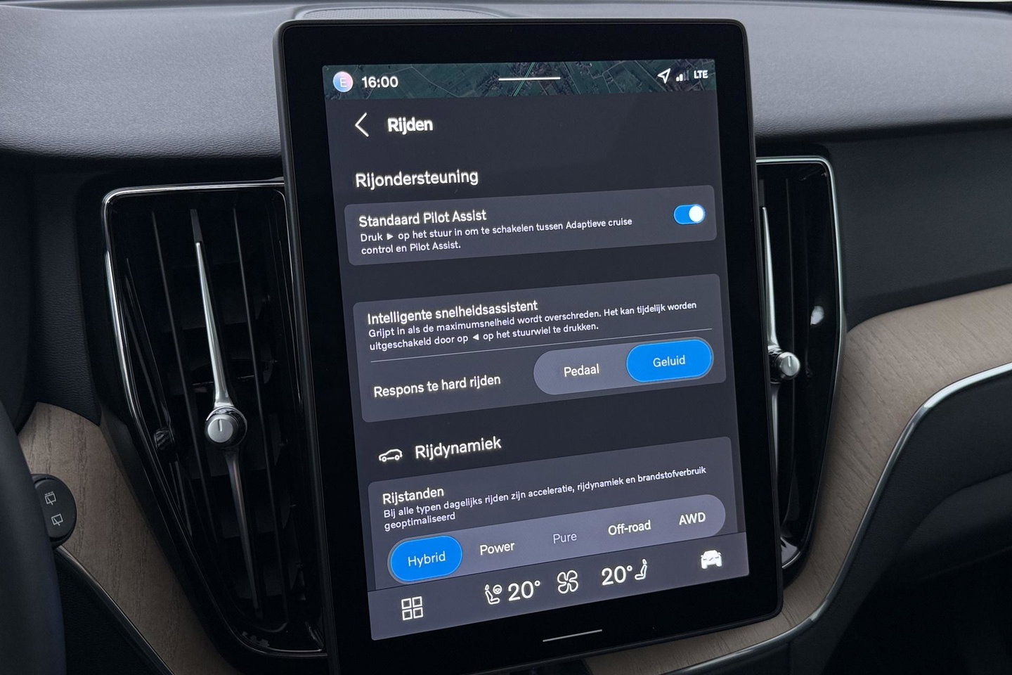 Volvo XC60 2.0 T8 Plug-in hybrid AWD Plus Dark | ACC | Panoramadak | Head-Up | Harman/Kardon | 360° Camera | BLIS