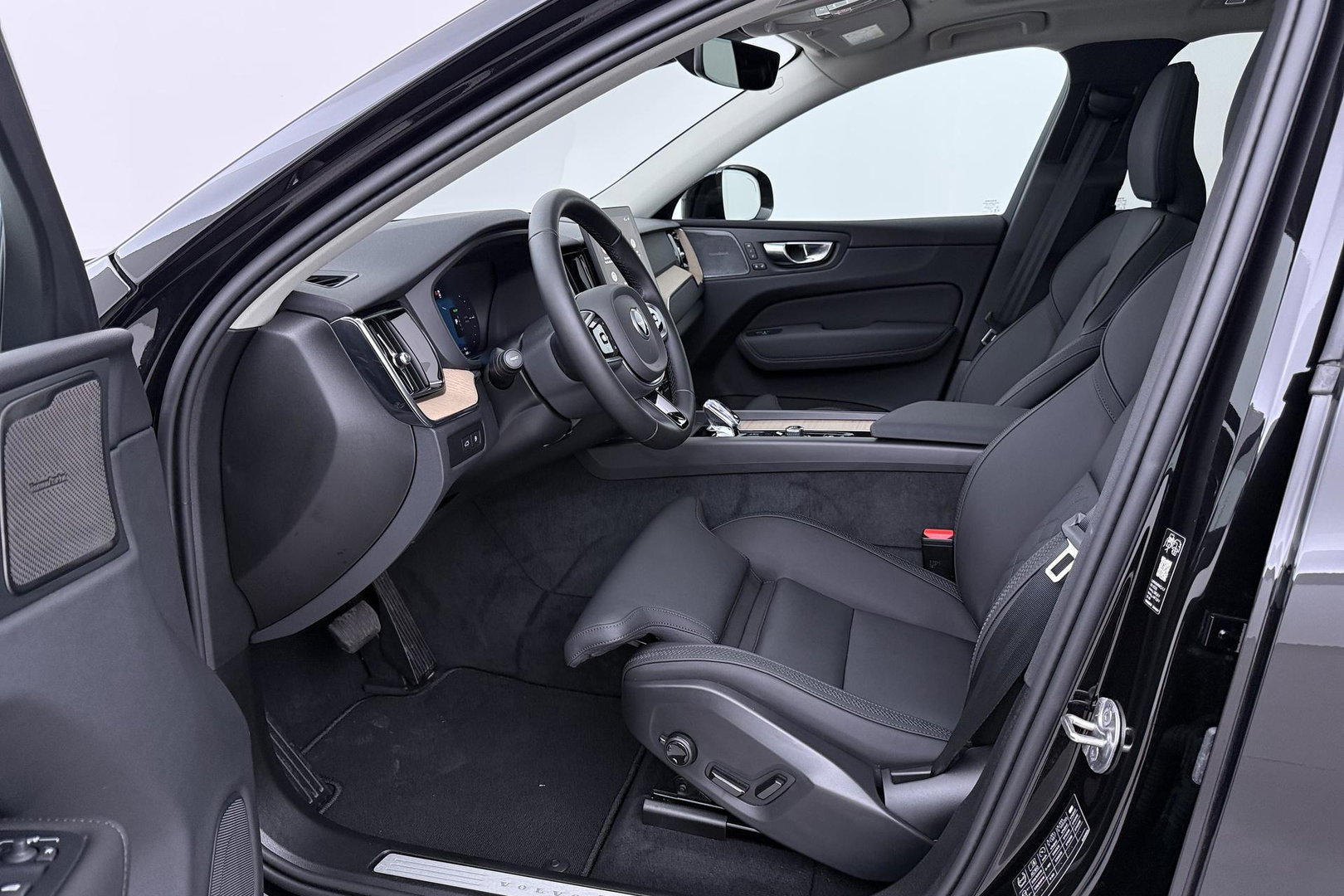 Volvo XC60 2.0 T8 Plug-in hybrid AWD Plus Dark | ACC | Panoramadak | Head-Up | Harman/Kardon | 360° Camera | BLIS