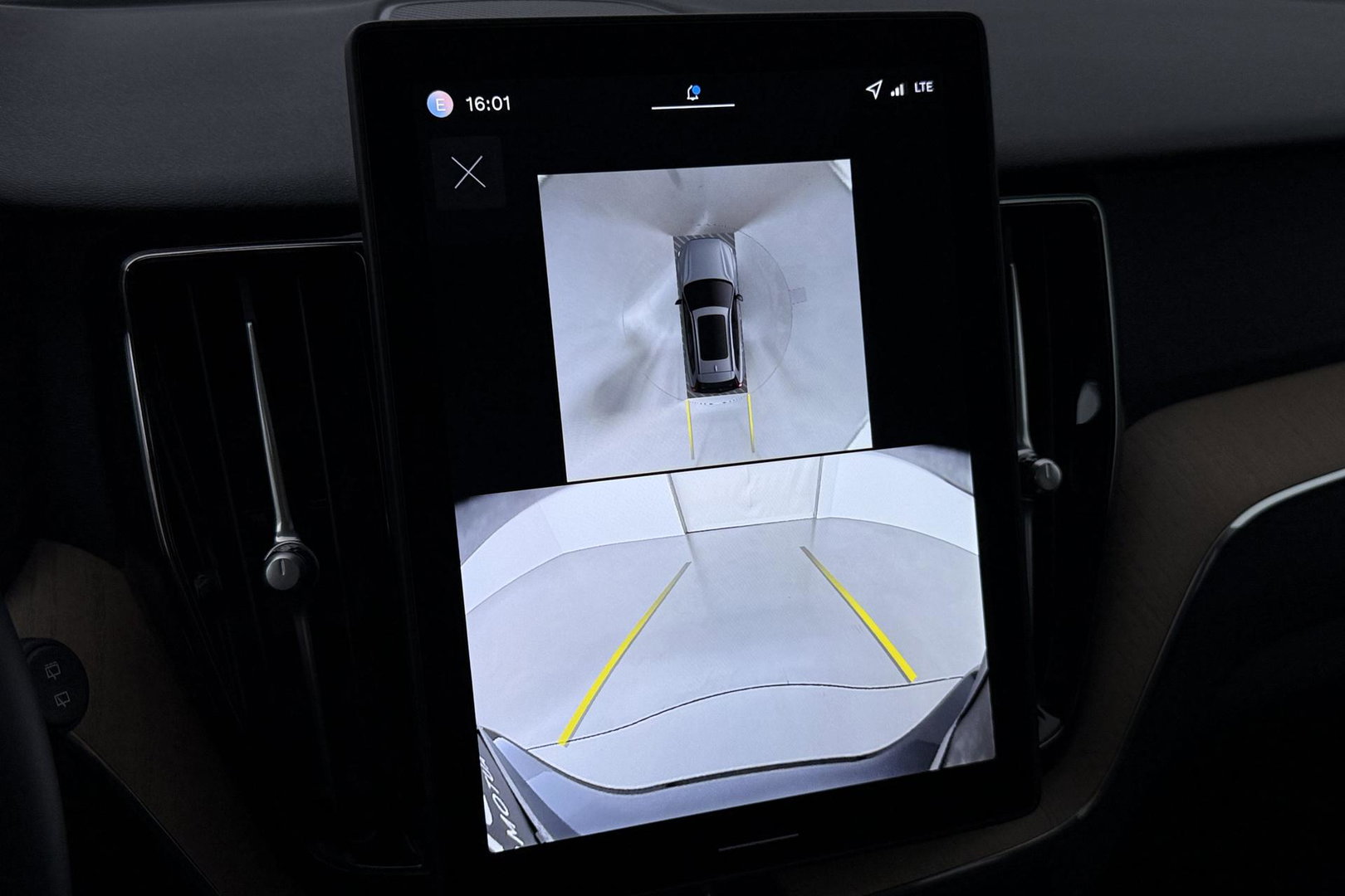 Volvo XC60 2.0 T8 Plug-in hybrid AWD Plus Dark | ACC | Panoramadak | Head-Up | Harman/Kardon | 360° Camera | BLIS