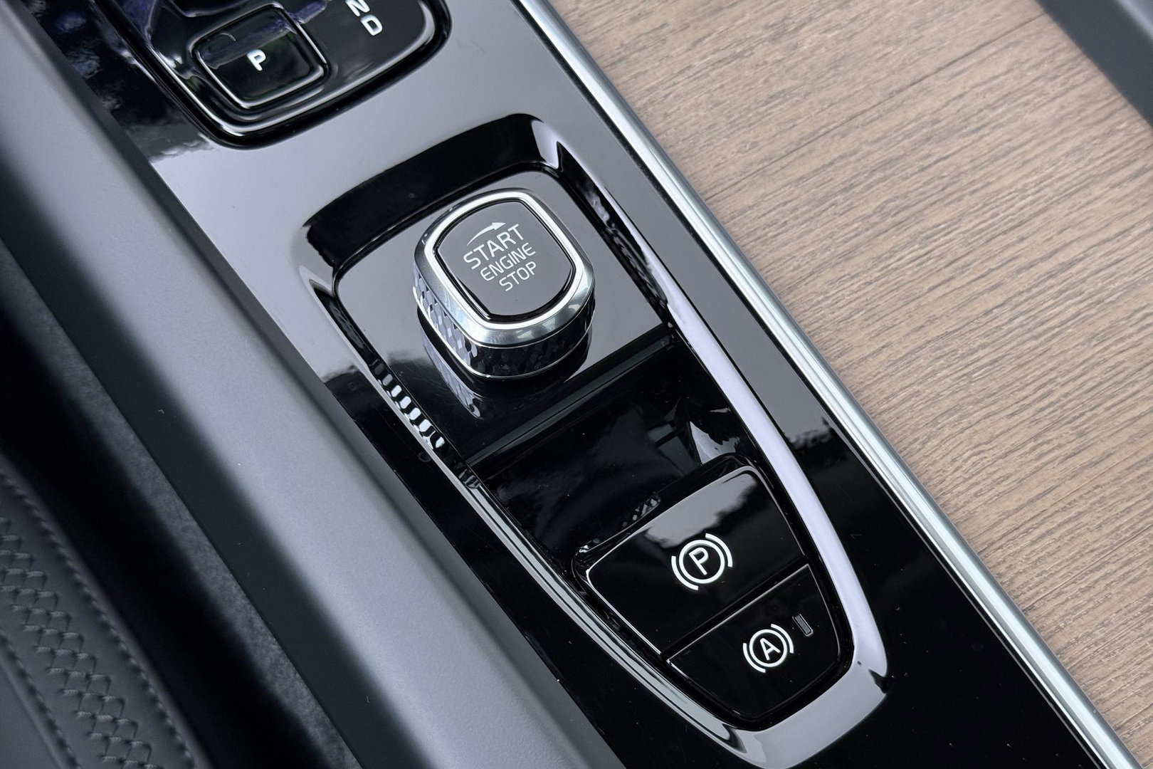 Volvo XC60 2.0 T8 Plug-in hybrid AWD Plus Dark | ACC | Panoramadak | Head-Up | Harman/Kardon | 360° Camera | BLIS
