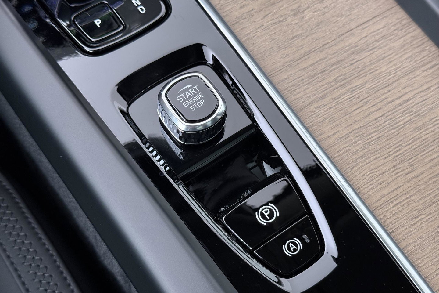 Volvo XC60 2.0 T8 Plug-in hybrid AWD Plus Dark | ACC | Panoramadak | Head-Up | Harman/Kardon | 360° Camera | BLIS
