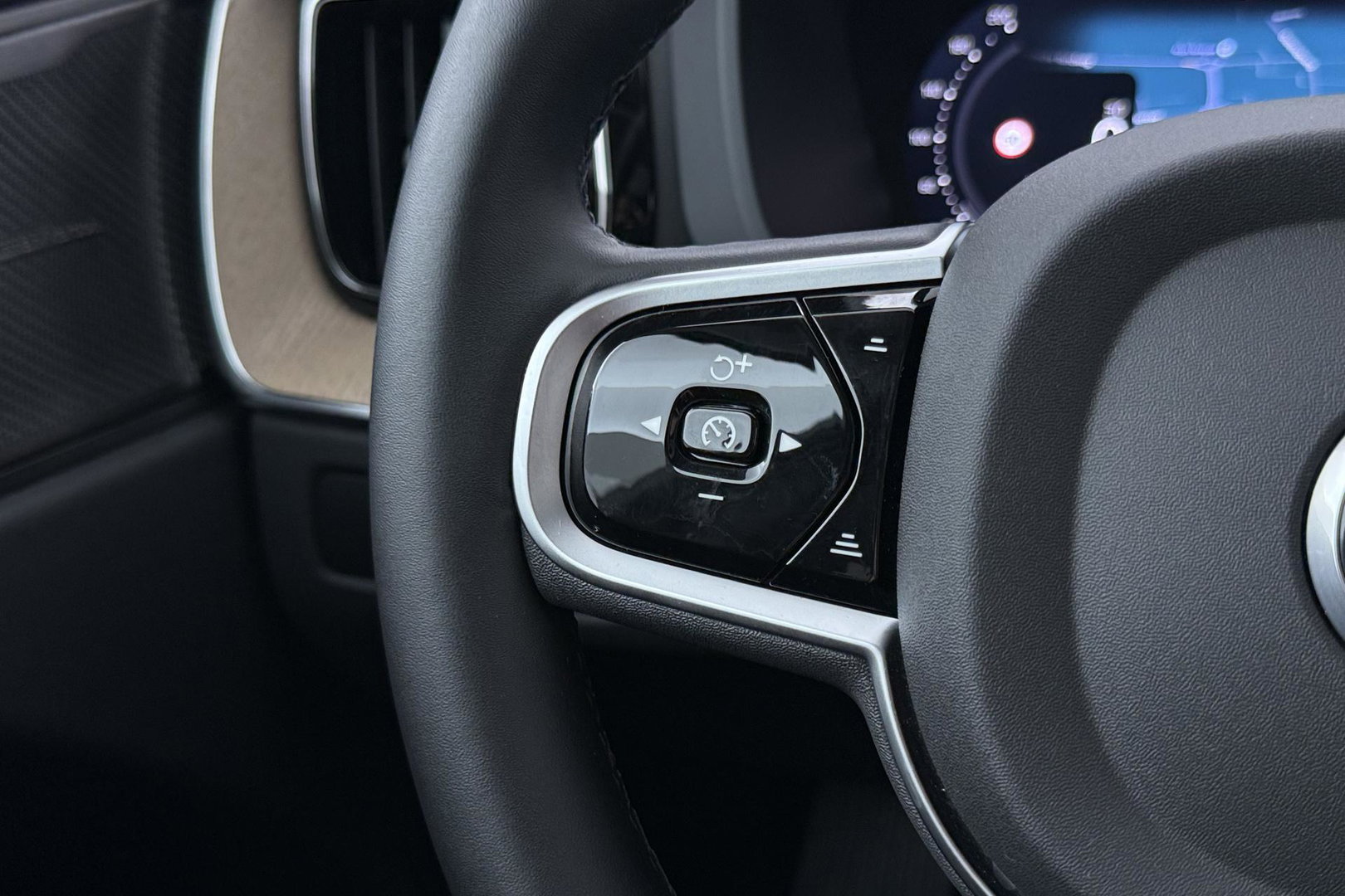 Volvo XC60 2.0 T8 Plug-in hybrid AWD Plus Dark | ACC | Panoramadak | Head-Up | Harman/Kardon | 360° Camera | BLIS