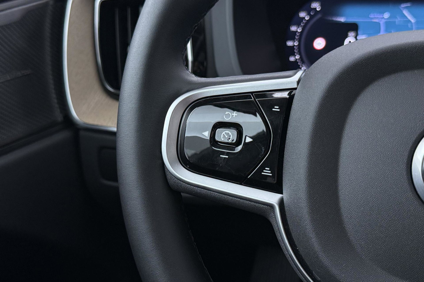 Volvo XC60 2.0 T8 Plug-in hybrid AWD Plus Dark | ACC | Panoramadak | Head-Up | Harman/Kardon | 360° Camera | BLIS