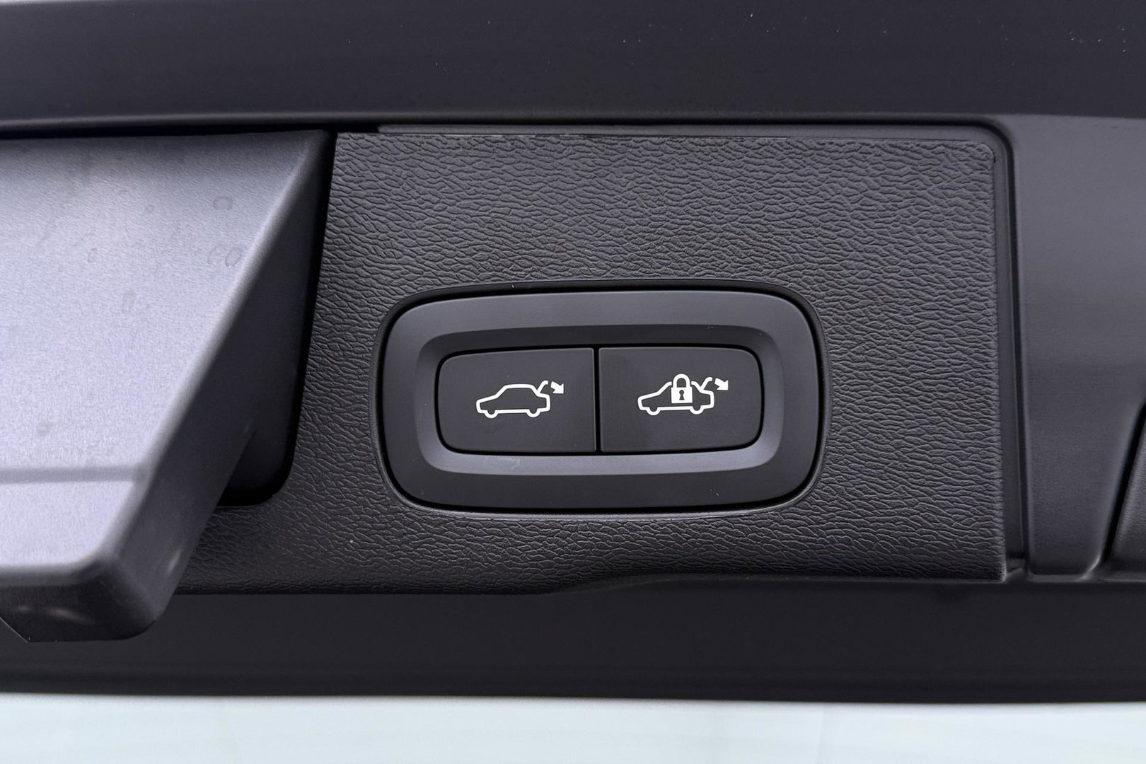 Volvo XC60 2.0 T8 Plug-in hybrid AWD Plus Dark | ACC | Panoramadak | Head-Up | Harman/Kardon | 360° Camera | BLIS