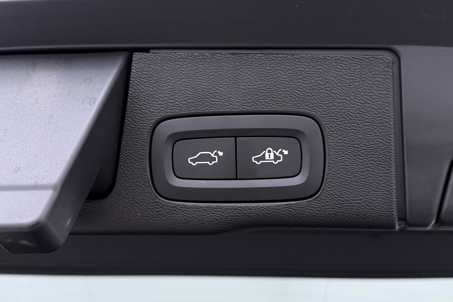 Volvo XC60 2.0 T8 Plug-in hybrid AWD Plus Dark | ACC | Panoramadak | Head-Up | Harman/Kardon | 360° Camera | BLIS