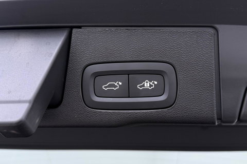 Volvo XC60 2.0 T8 Plug-in hybrid AWD Plus Dark | ACC | Panoramadak | Head-Up | Harman/Kardon | 360° Camera | BLIS