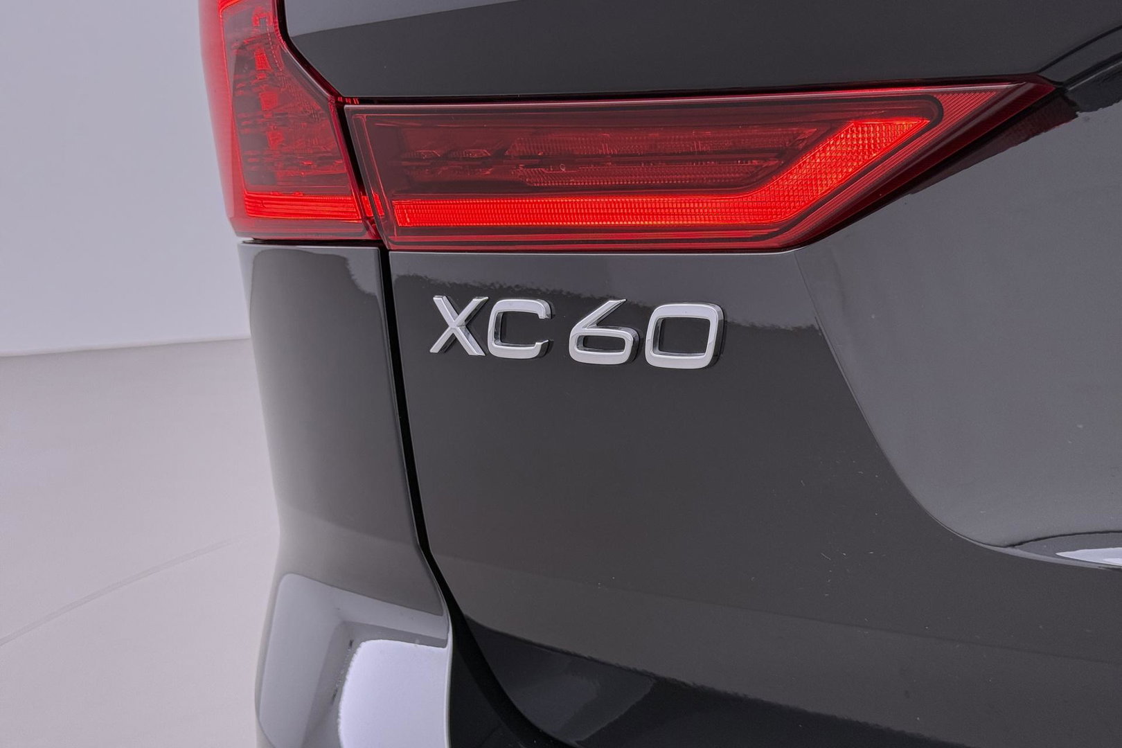 Volvo XC60 2.0 T8 Plug-in hybrid AWD Plus Dark | ACC | Panoramadak | Head-Up | Harman/Kardon | 360° Camera | BLIS