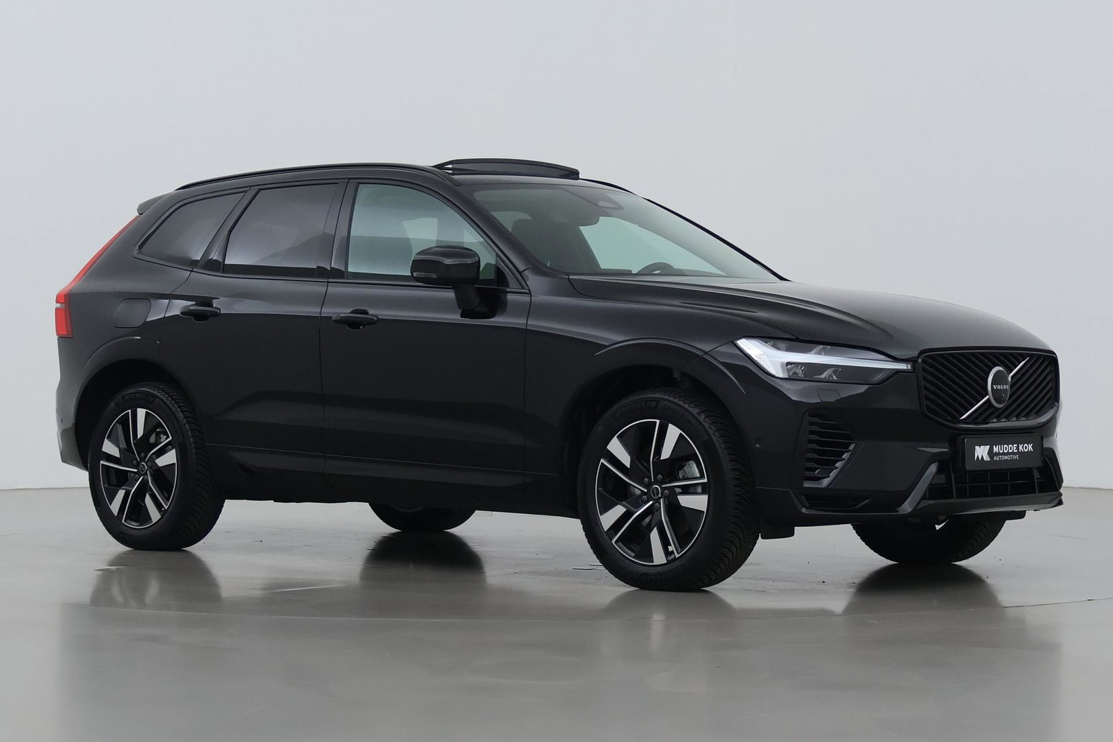 Volvo XC60 2.0 T8 Plug-in hybrid AWD Plus Dark | ACC | Panoramadak | Head-Up | Harman/Kardon | 360° Camera | BLIS
