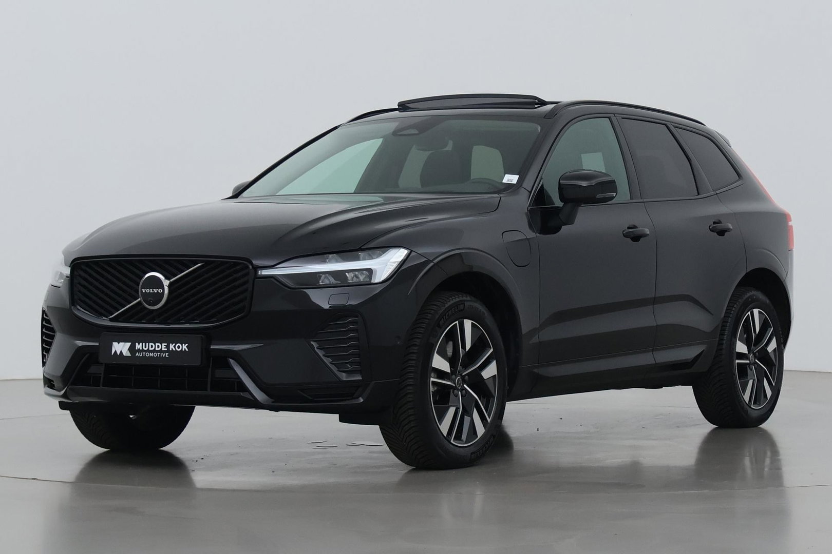 Volvo XC60 2.0 T8 Plug-in hybrid AWD Plus Dark | ACC | Panoramadak | Head-Up | Harman/Kardon | 360° Camera | BLIS