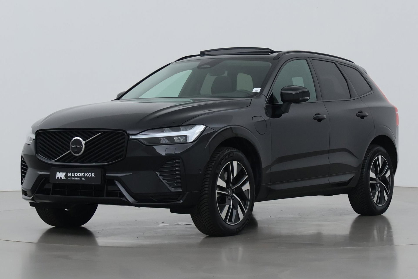 Volvo XC60 2.0 T8 Plug-in hybrid AWD Plus Dark | ACC | Panoramadak | Head-Up | Harman/Kardon | 360° Camera | BLIS