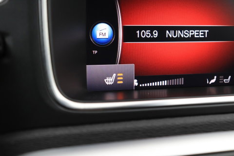 Volvo V40 2.0 T4 R-Design | Trekhaak | Stoelverwarming | Getint Glas | 17 Inch