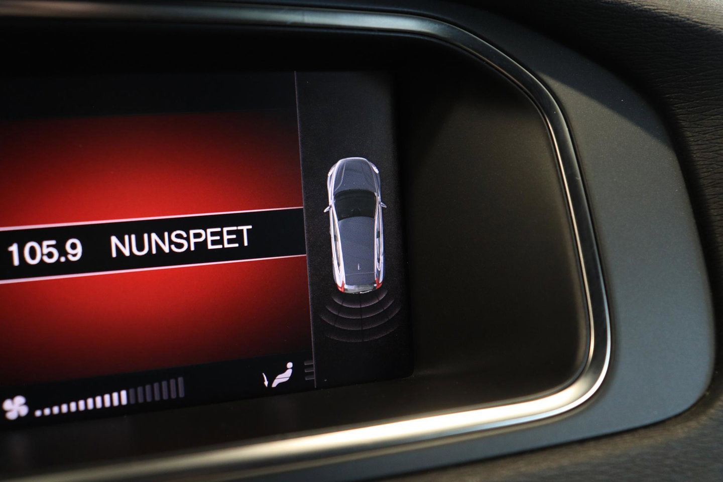 Volvo V40 2.0 T4 R-Design | Trekhaak | Stoelverwarming | Getint Glas | 17 Inch