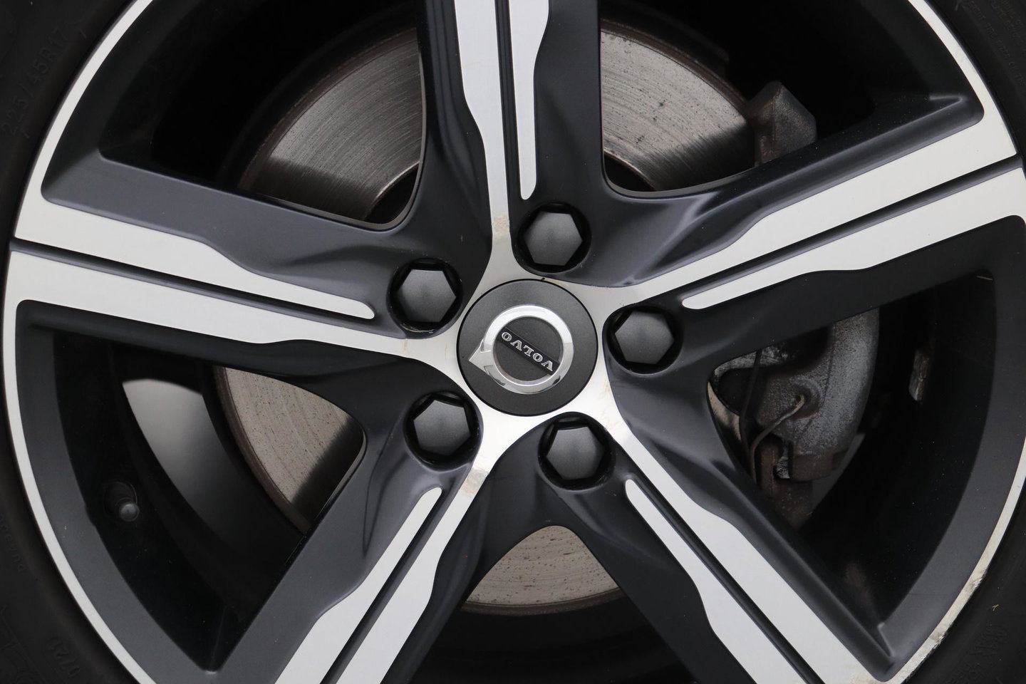 Volvo V40 2.0 T4 R-Design | Trekhaak | Stoelverwarming | Getint Glas | 17 Inch