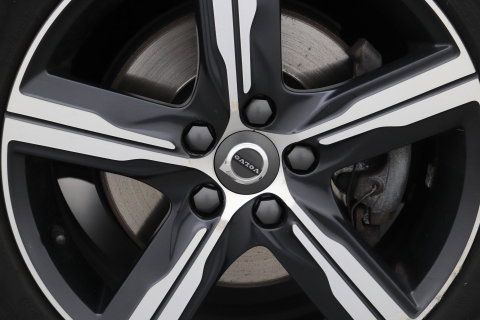 Volvo V40 2.0 T4 R-Design | Trekhaak | Stoelverwarming | Getint Glas | 17 Inch