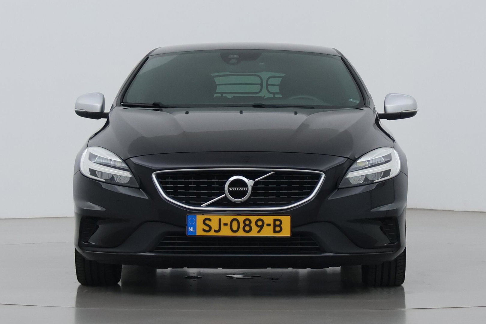 Volvo V40 2.0 T4 R-Design | Trekhaak | Stoelverwarming | Getint Glas | 17 Inch