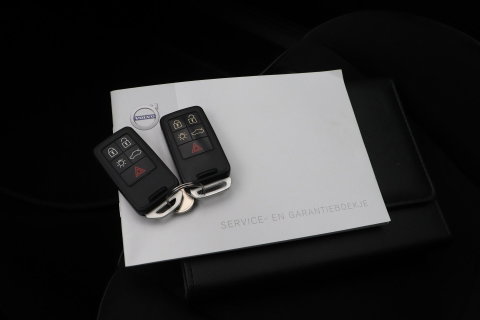 Volvo V40 2.0 T4 R-Design | Trekhaak | Stoelverwarming | Getint Glas | 17 Inch