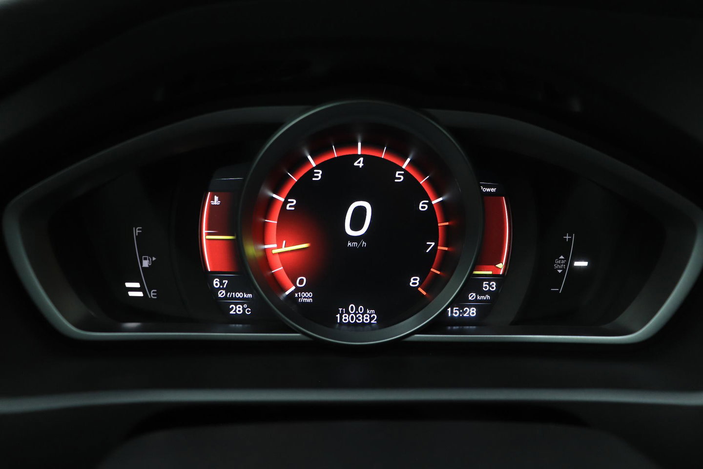 Volvo V40 2.0 T4 R-Design | Trekhaak | Stoelverwarming | Getint Glas | 17 Inch