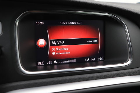 Volvo V40 2.0 T4 R-Design | Trekhaak | Stoelverwarming | Getint Glas | 17 Inch