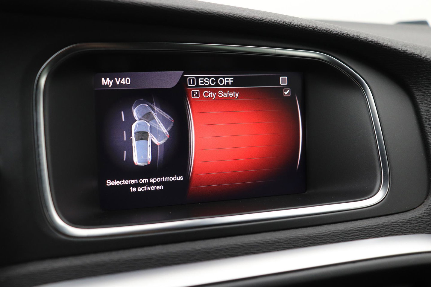 Volvo V40 2.0 T4 R-Design | Trekhaak | Stoelverwarming | Getint Glas | 17 Inch