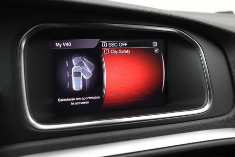Volvo V40 2.0 T4 R-Design | Trekhaak | Stoelverwarming | Getint Glas | 17 Inch