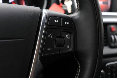 Volvo V40 2.0 T4 R-Design | Trekhaak | Stoelverwarming | Getint Glas | 17 Inch