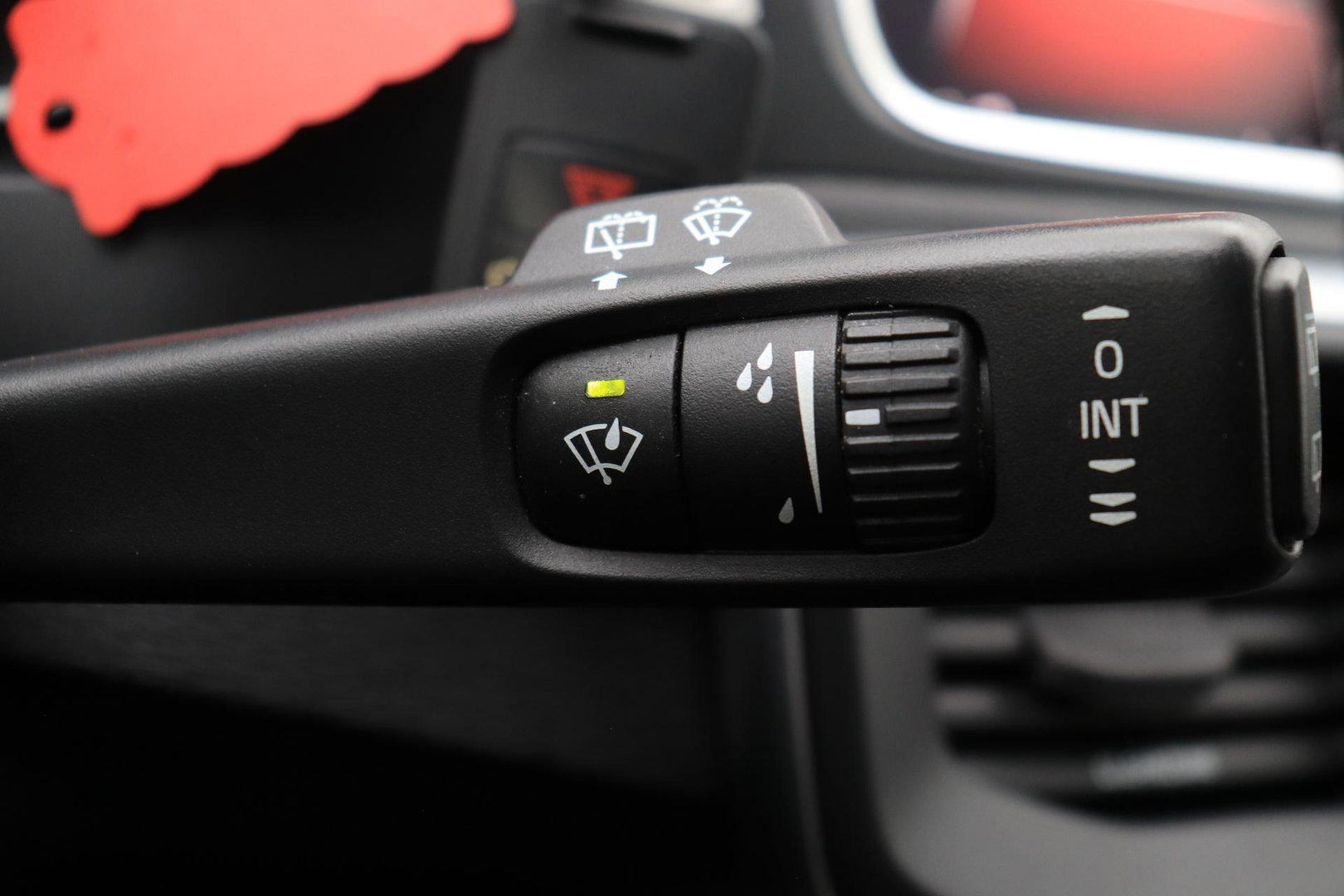 Volvo V40 2.0 T4 R-Design | Trekhaak | Stoelverwarming | Getint Glas | 17 Inch