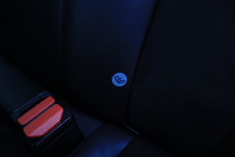 Volvo V40 2.0 T4 R-Design | Trekhaak | Stoelverwarming | Getint Glas | 17 Inch