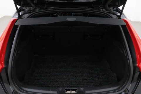 Volvo V40 2.0 T4 R-Design | Trekhaak | Stoelverwarming | Getint Glas | 17 Inch