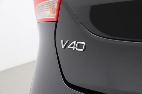 Volvo V40 2.0 T4 R-Design | Trekhaak | Stoelverwarming | Getint Glas | 17 Inch