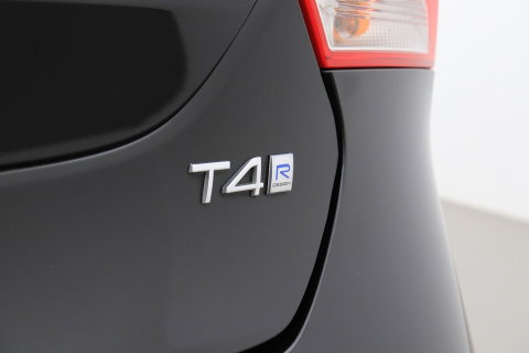 Volvo V40 2.0 T4 R-Design | Trekhaak | Stoelverwarming | Getint Glas | 17 Inch