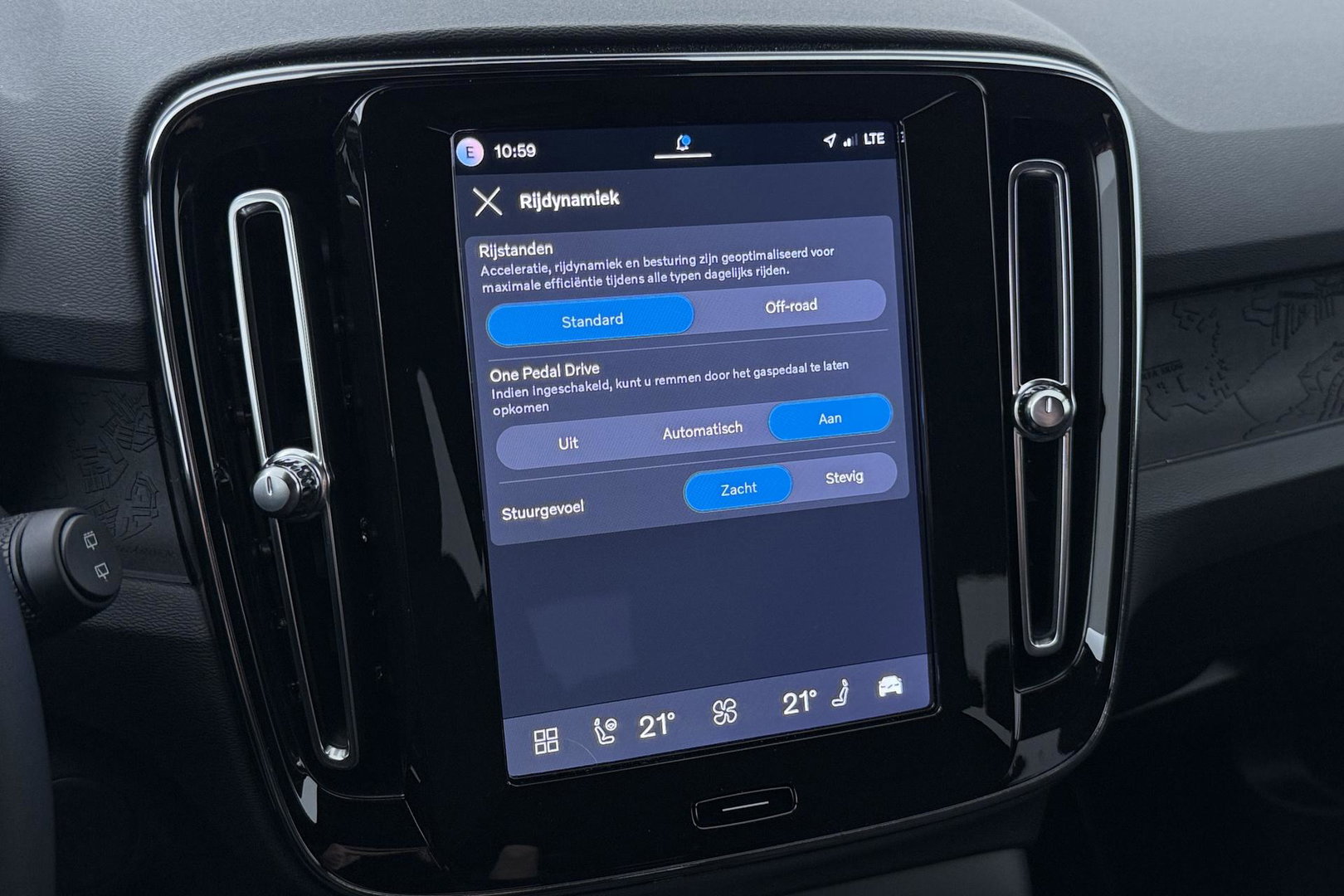 Volvo EX40 Single Motor Extended Range Plus 82 kWh | ACC | 360° Camera | Stoel+Stuurverwarming | Harman/Kardon | BLIS | Keyless