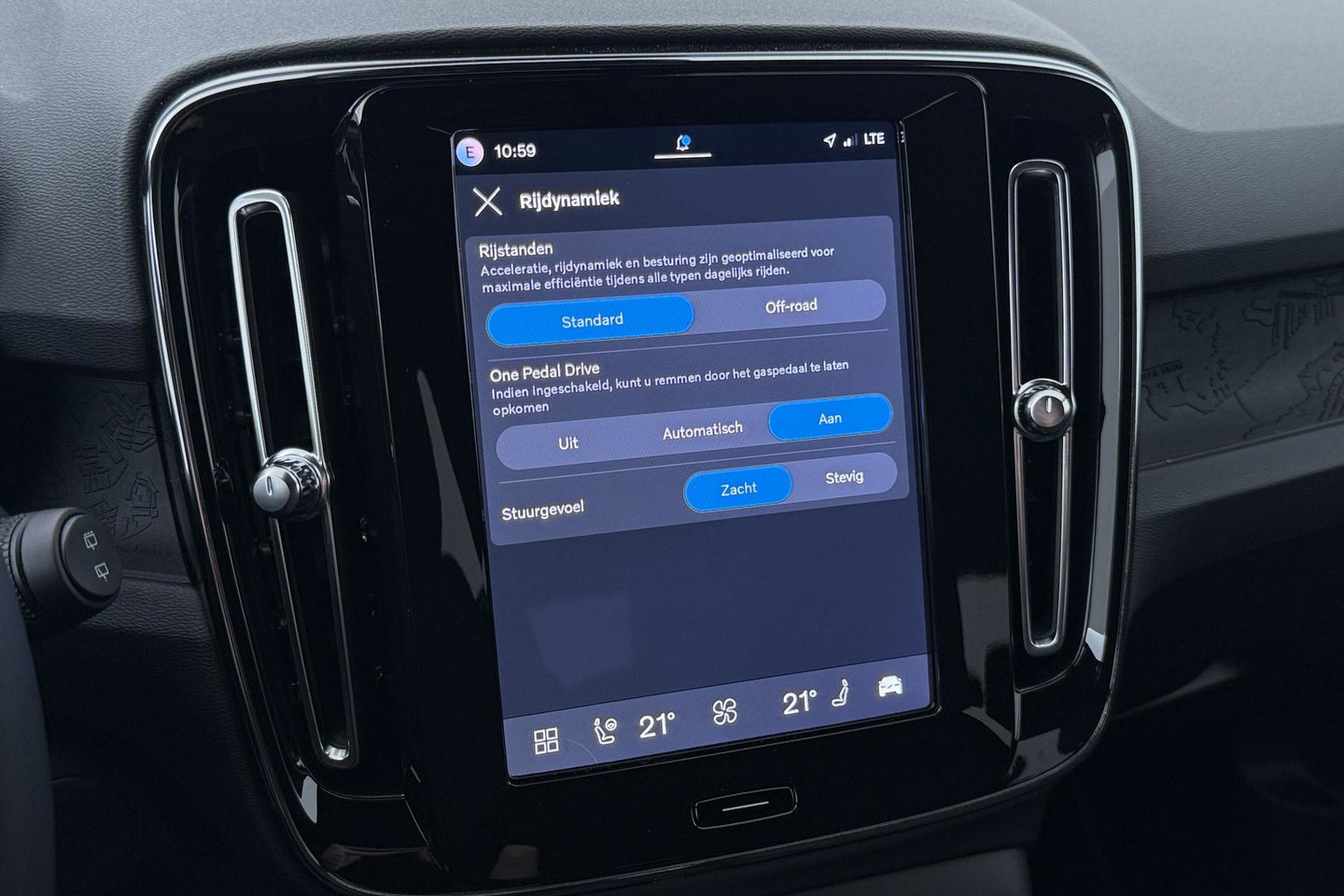 Volvo EX40 Single Motor Extended Range Plus 82 kWh | ACC | 360° Camera | Stoel+Stuurverwarming | Harman/Kardon | BLIS | Keyless