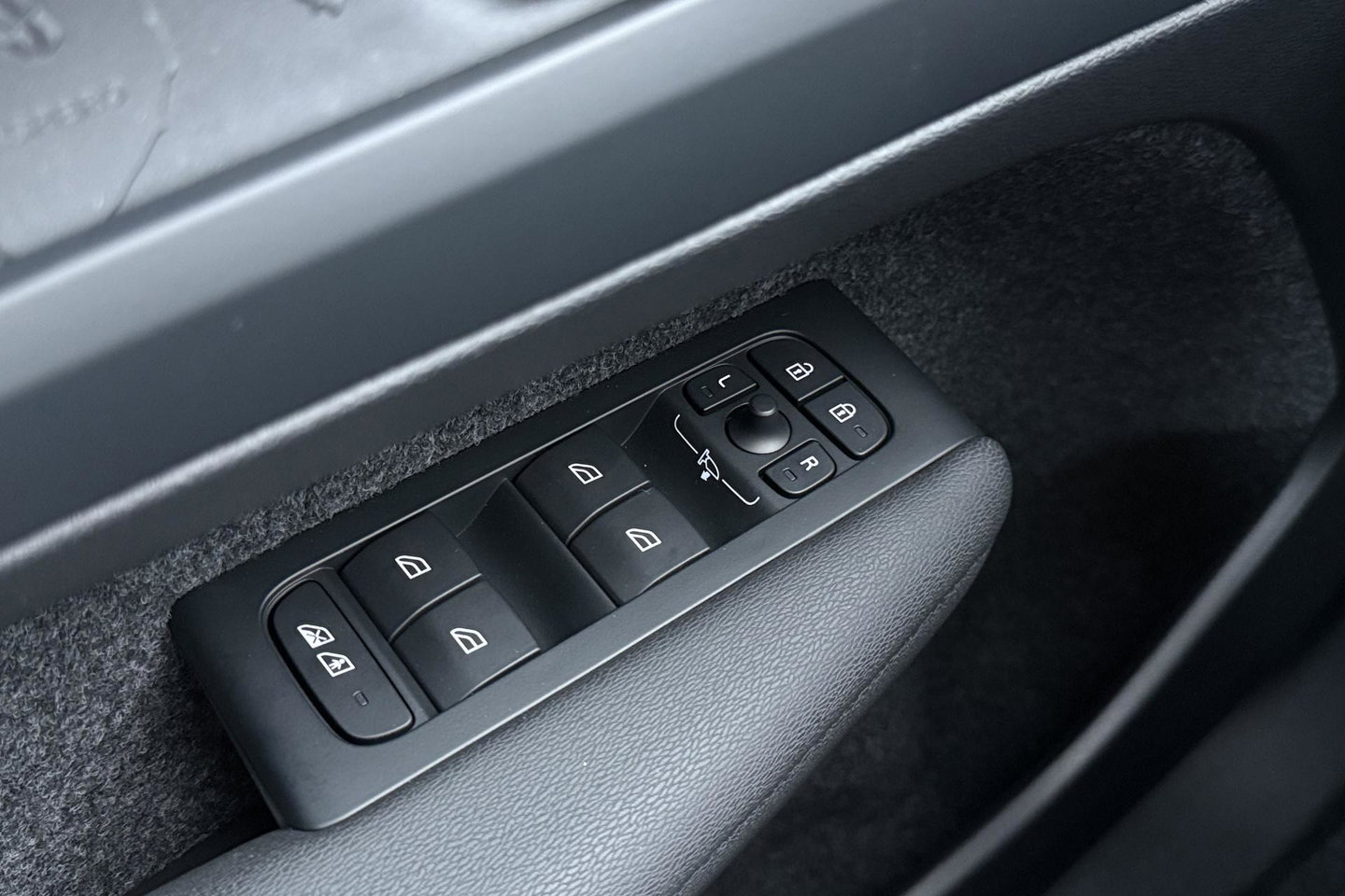 Volvo EX40 Single Motor Extended Range Plus 82 kWh | ACC | 360° Camera | Stoel+Stuurverwarming | Harman/Kardon | BLIS | Keyless